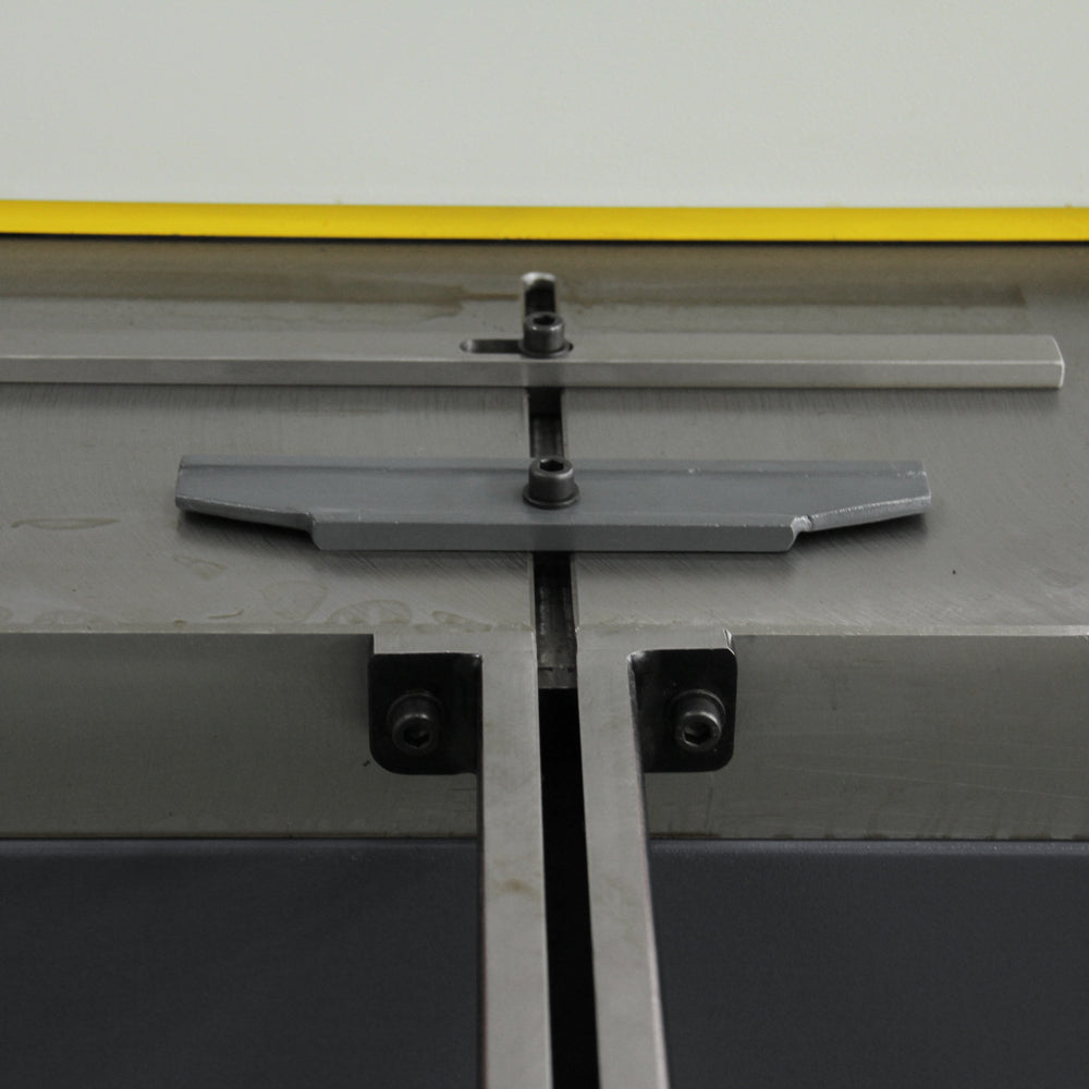 Kaka Industrial THS-5208 Hot sale High Quality Hydraulic Shearing Machine. 230V/60HZ/3PH,prewired 230V .