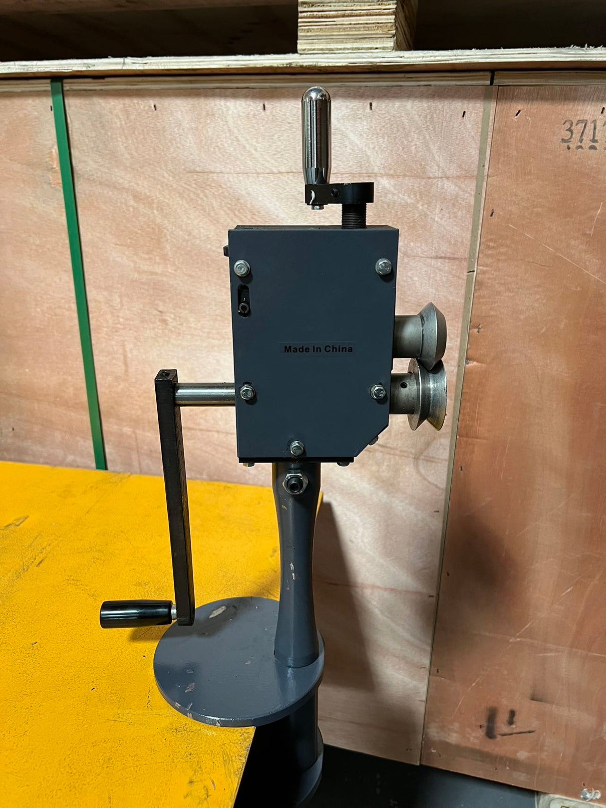 Kaka Industrial RM-A Machine à sertir rotative pour tôles légères et à haute flexibilité 